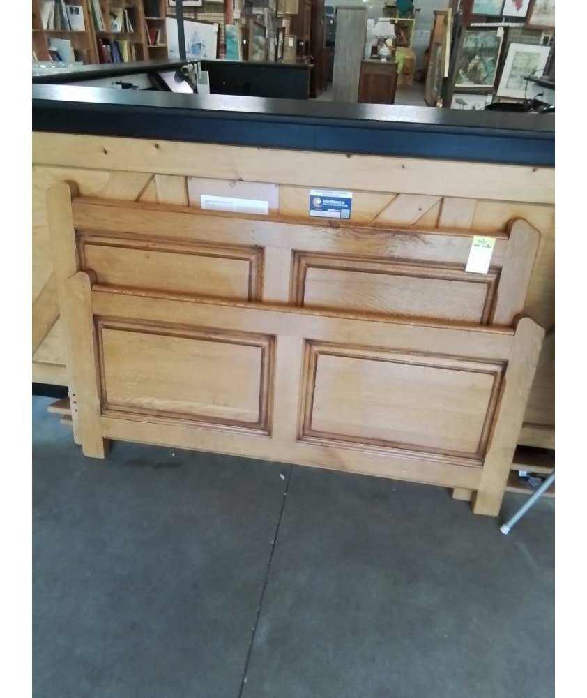 LIT CHÊNE BLOND MOULURÉ 140X190CM