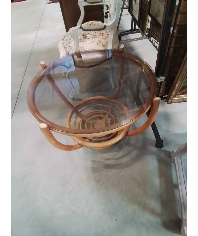 TABLE BASSE RONDE PIÈTEMENT ROTIN PLATEAU VERRE FUMÉ ANNÉES 60
