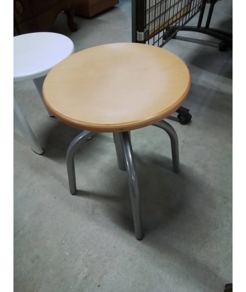 TABOURET ROND PIÈTEMENT MÉTAL GRIS ASSISE BOIS CLAIR