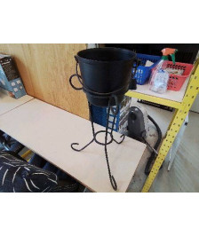 SUPPORT À PLANTE AVEC SON POT 