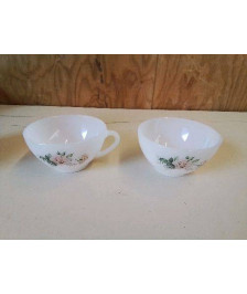 TASSE EN ARCOPAL MOTIF FLORAL 