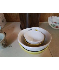 LOT DE 4 PETITS BOLS AVEC MOTIF 