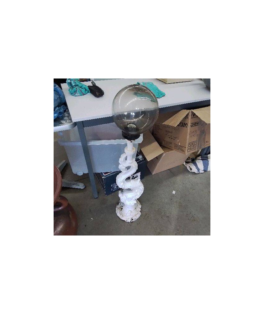 LUMINAIRE D’EXTERIEUR GLOBE EN L’ETAT