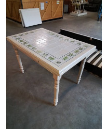 TABLE RECTANGULAIRE A RALLONGES PIÈTEMENT BOIS ECRU PLATEAU CARRELÉ 