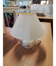 LAMPE CÉRAMIQUE ECRU ET DORÉ AUX FEUILLES AJ ECRU