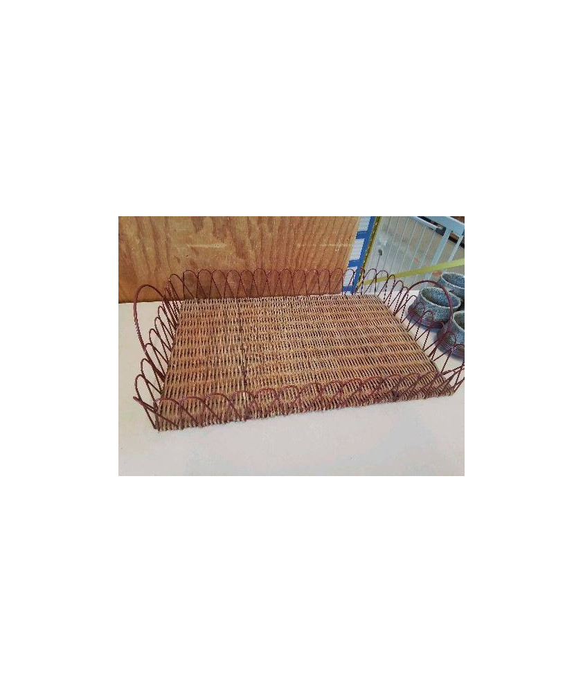 PLATEAU EN FER ET OSIER 