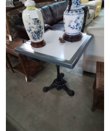 TABLE BISTROT CARRÉE PIÈTEMENT FONTE PLATEAU BOIS GRIS