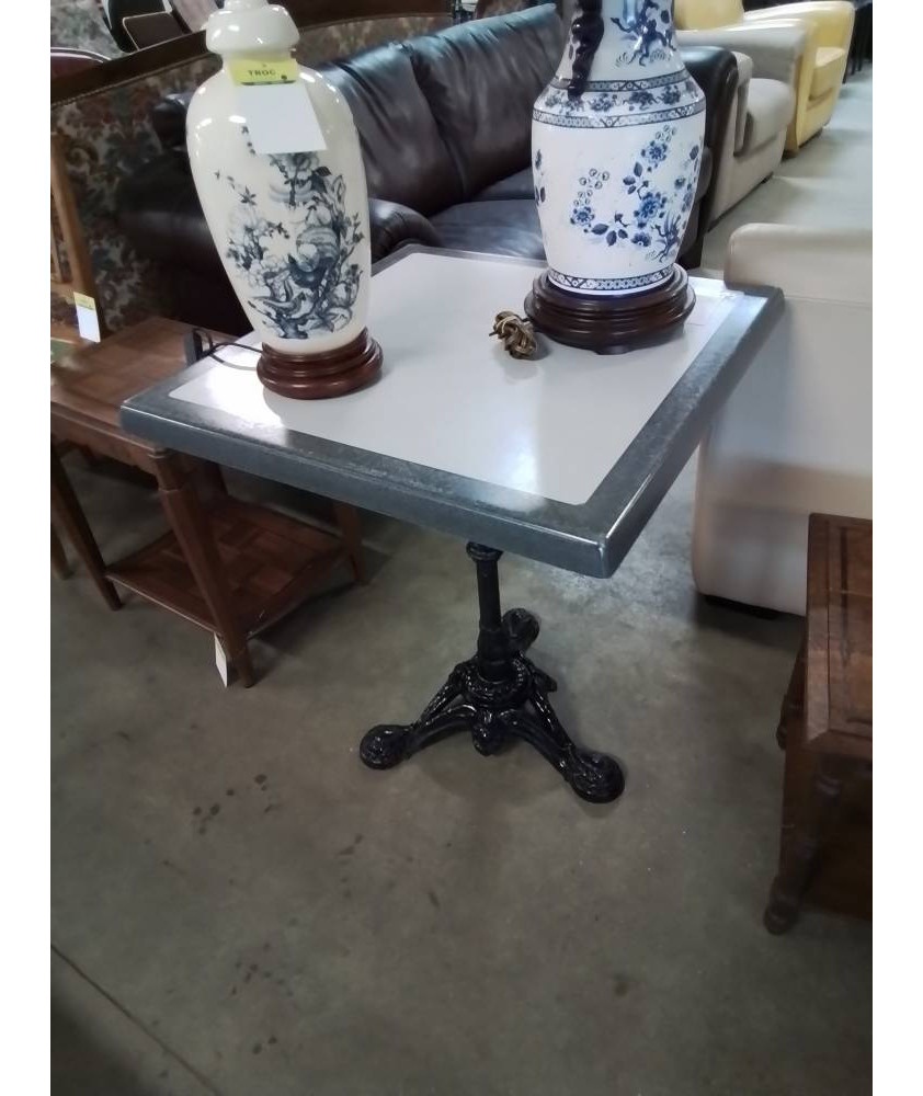 TABLE BISTROT CARRÉE PIÈTEMENT FONTE PLATEAU BOIS GRIS