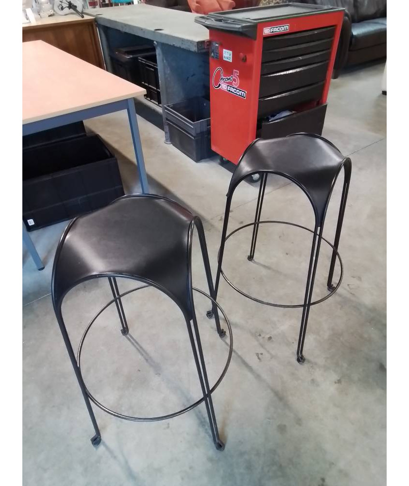 PAIRE DE TABOURETS DE BAR PIÈTEMENT FER FORGÉ ASSISE CUIR