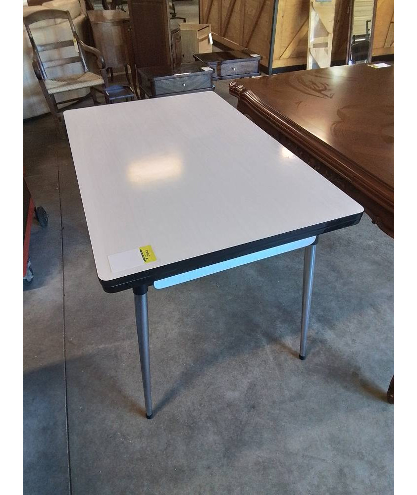 TABLE A RALLONGES FORMICA BLANC PIÈTEMENT MÉTAL CHROMÉ ANNÉES 50