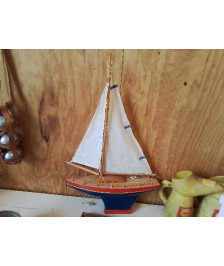 PETIT VOILIER DE BASSIN