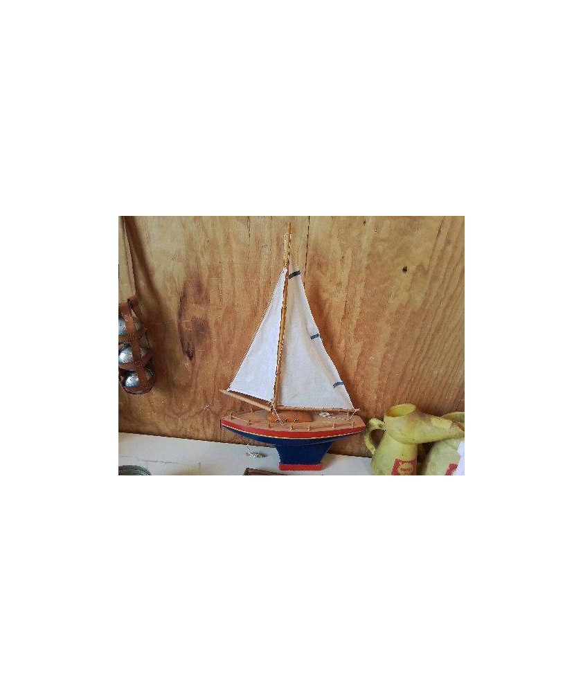 PETIT VOILIER DE BASSIN