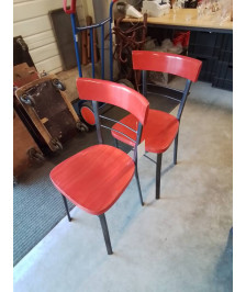 PAIRE DE CHAISES PIÈTEMENT MÉTAL GRIS ASSISE ET DOSSIER BOIS ROUGE 