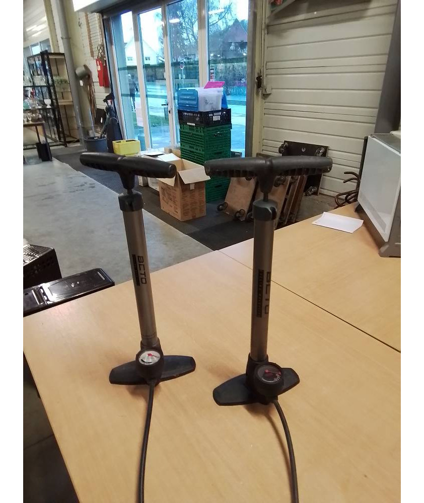 POMPE A PIED CYCLE BETO ACIER HAUTE PRESSION 11 BARS