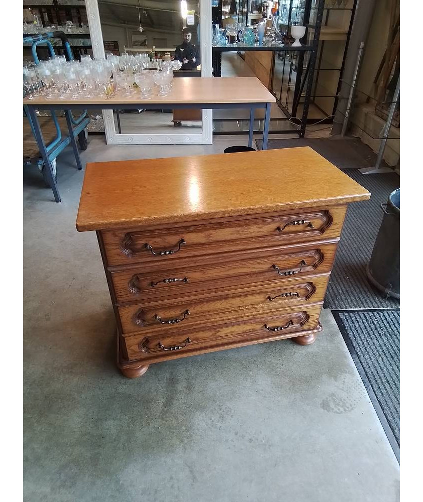 COMMODE BOIS CLAIR MOULURÉ 4 TIROIRS PIEDS BOULES 