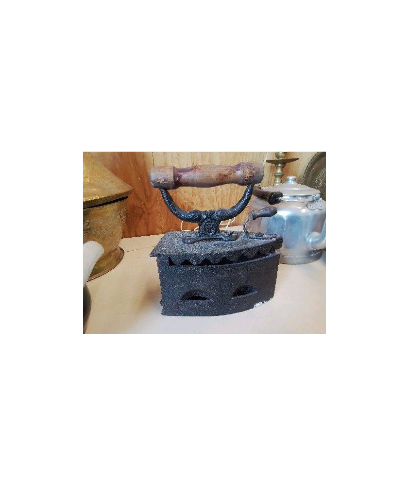 ANCIEN FER A REPASSER 