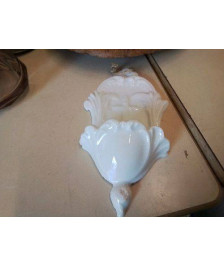 BÉNITIER EN PORCELAINE 