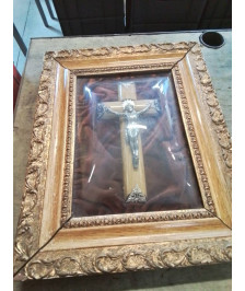 CADRE CHRIST SOUS GLOBE 