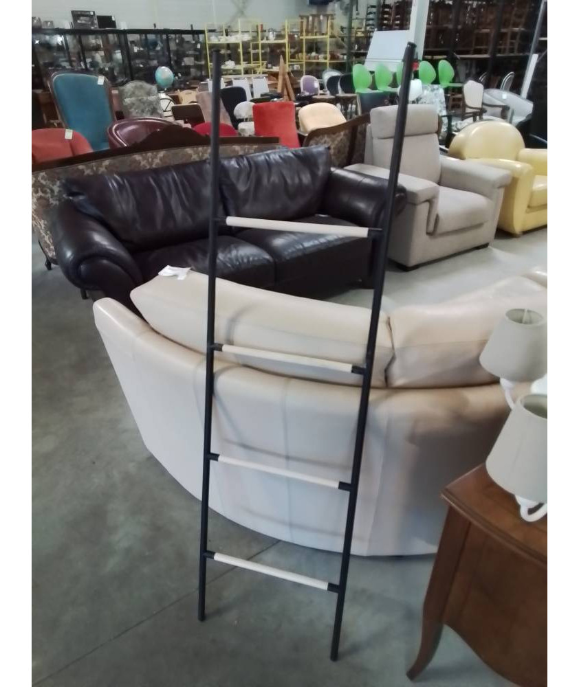 ECHELLE SÈCHE SERVIETTES MÉTAL NOIR ET BOIS CLAIR 4 BARREAUX 