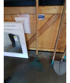 RATEAU A FEUILLES MÉTAL VERT