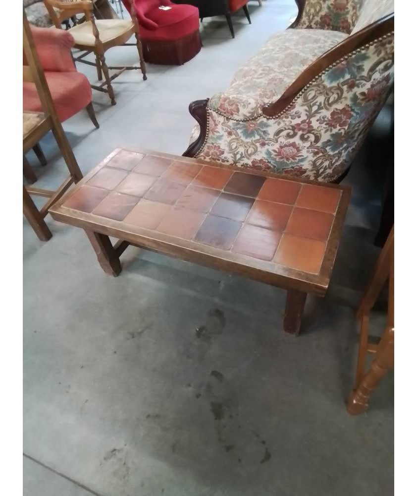 TABLE BASSE RECTANGULAIRE A ENTRETOISE BOIS DESSUS CARRELÉ ROUGE