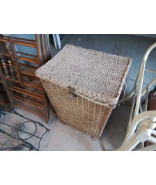 PANIÈRE A LINGE EN OSIER