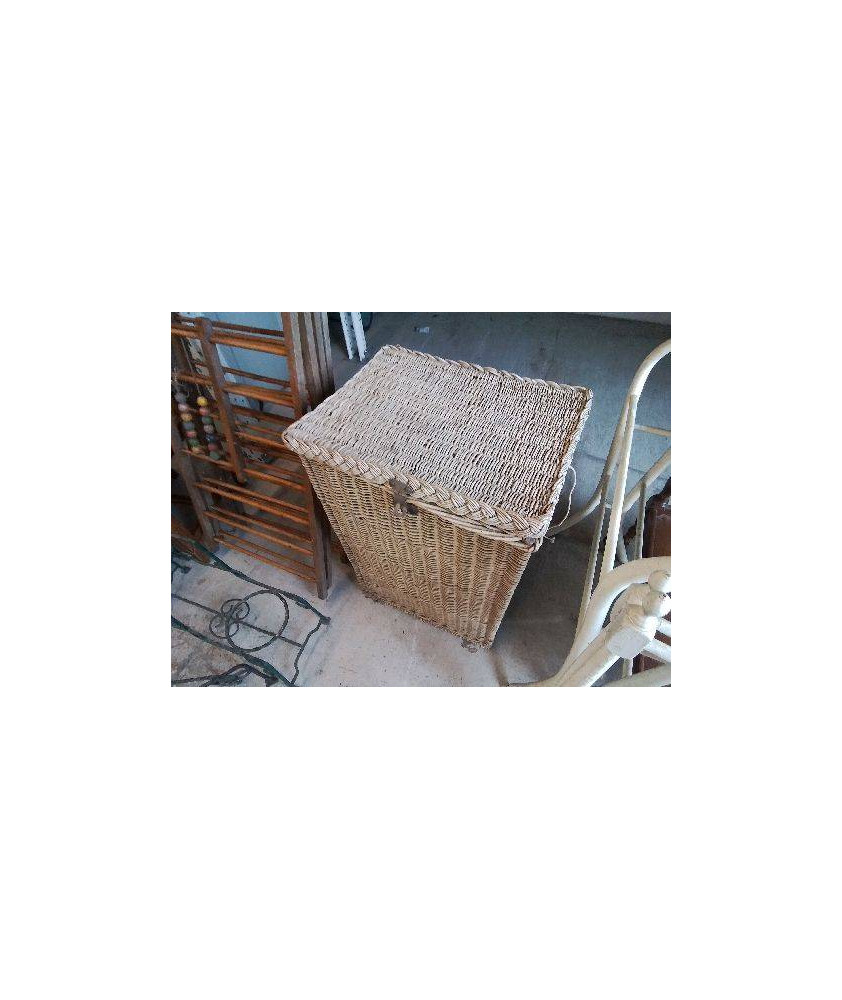 PANIÈRE A LINGE EN OSIER