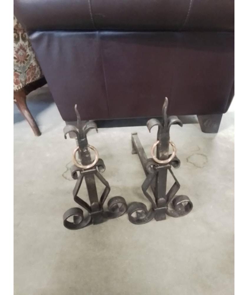 PAIRE DE CHENETS FER FORGÉ ANSE CUIVRE