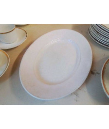 PLAT EN PORCELAINE 