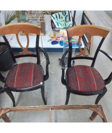 PAIRE DE FAUTEUILS NOIRS ET BOIS