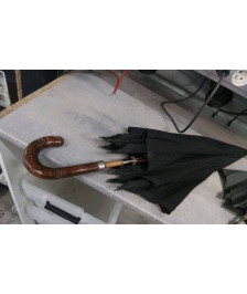 PARAPLUIE NOIR EN LETAT 