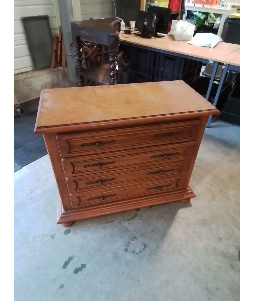 COMMODE BOIS CLAIR MOULURÉ 4 TIROIRS PIEDS BOULES STYLE RÉGENCE 