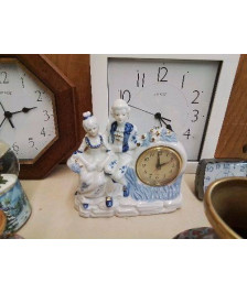 HORLOGE EN PORCELAINE