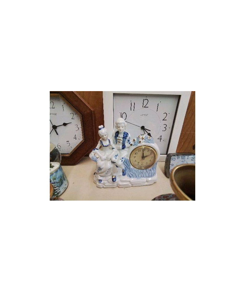 HORLOGE EN PORCELAINE