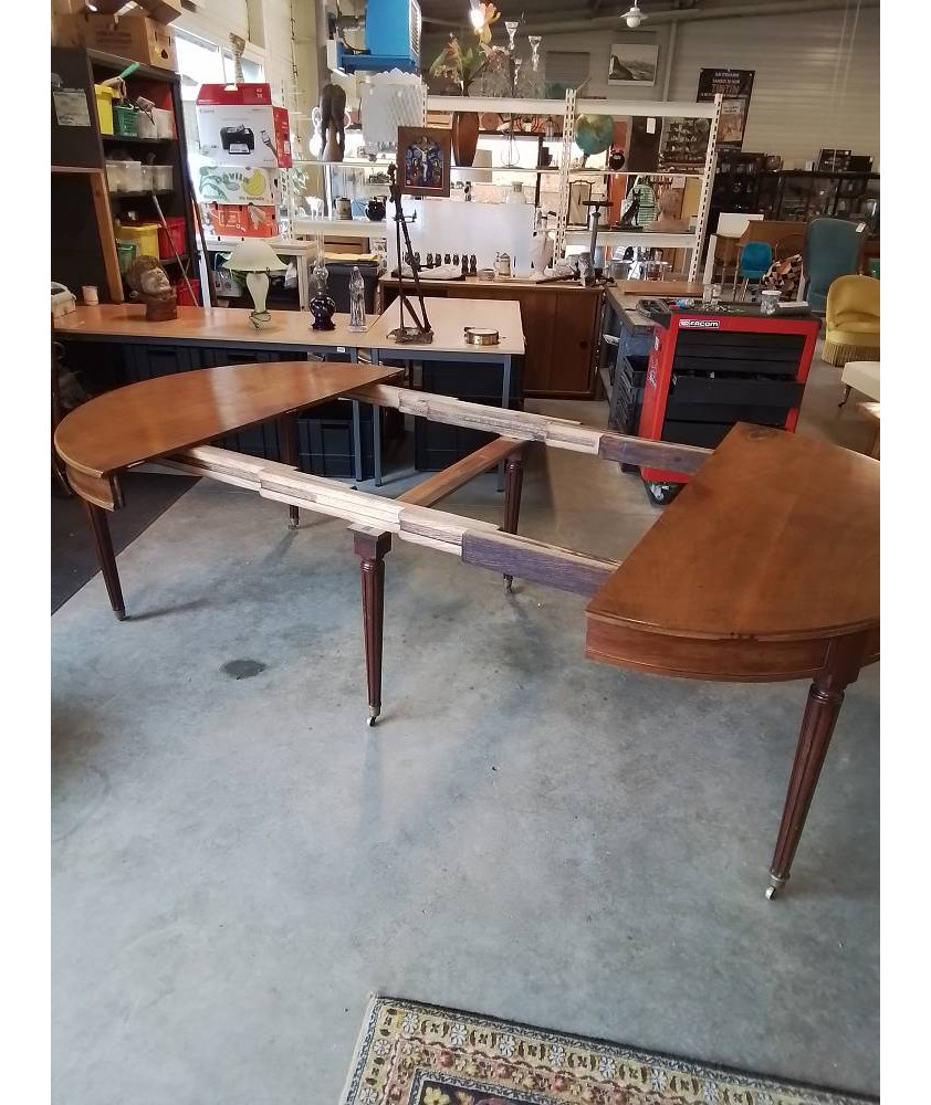 TABLE OVALE ACAJOU STYLE LOUIS XVI 145X130X74,5CM (S’OUVRANT A 134CM VENDUE SANS RALLONGE