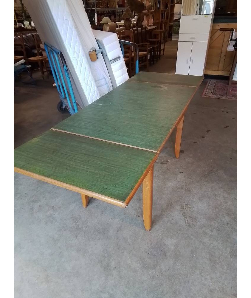 TABLE MADO RECTANGULAIRE A RALLONGES PIÈTEMENT BOIS CLAIR PLATEAU VERT ANNEES 50 EN L\'ÉTAT 