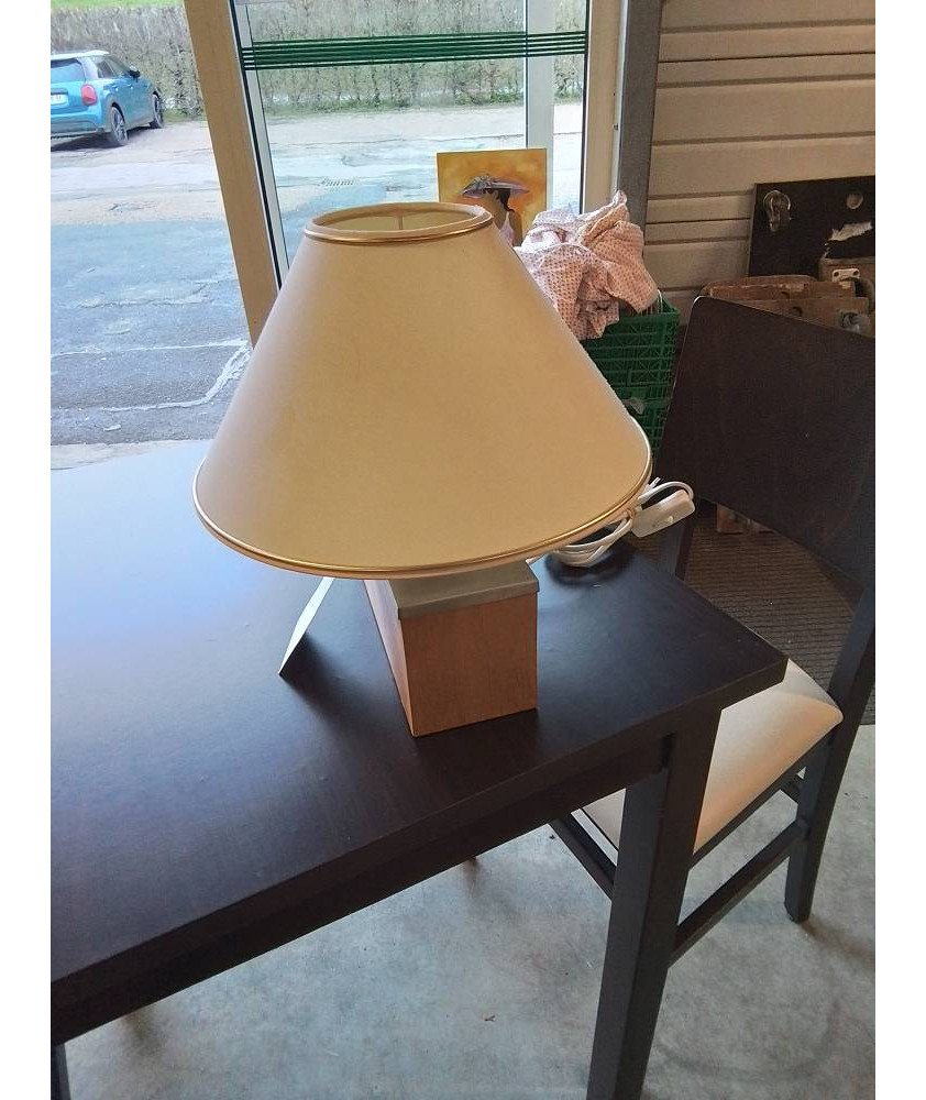 LAMPE BOIS ET MÉTAL AJ ECRU LISERÉ DORÉ 