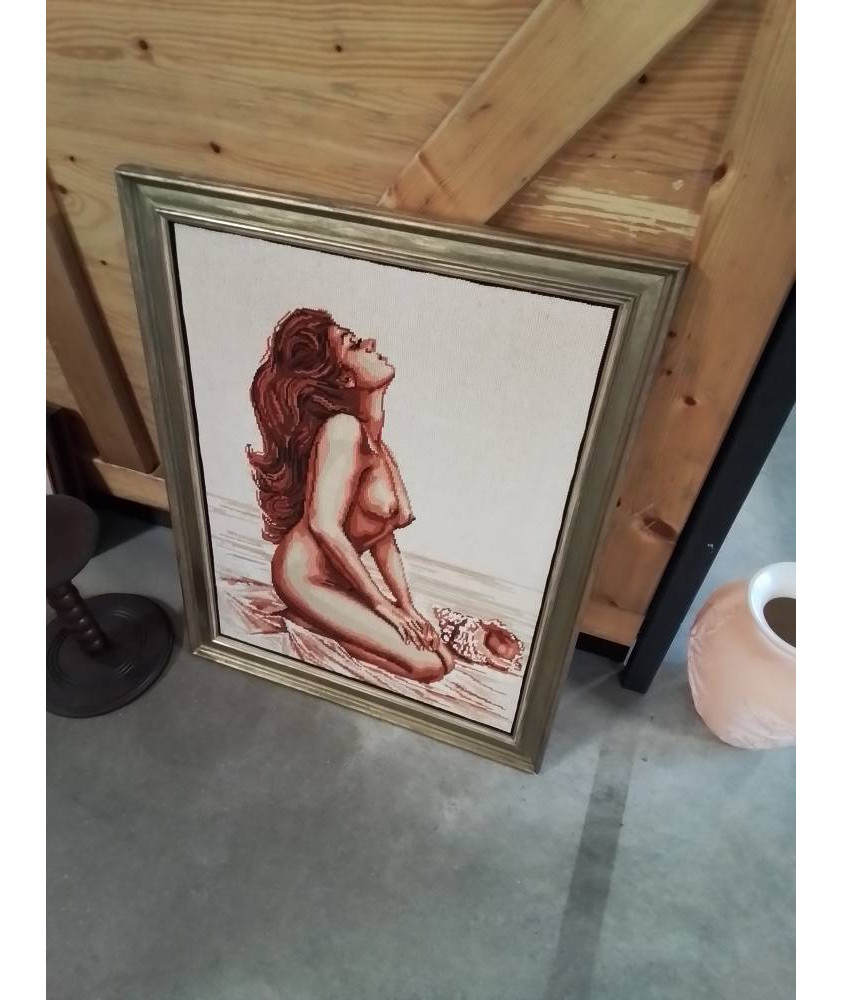 TAPISSERIE NUE CADRE DORÉ 