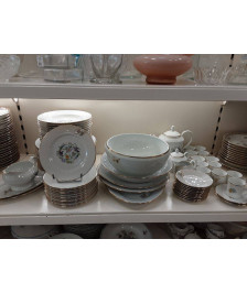 SERVICE DE TABLE PORCELAINE L\'OR BLANC MOTIF OISEAUX DE PARADIS