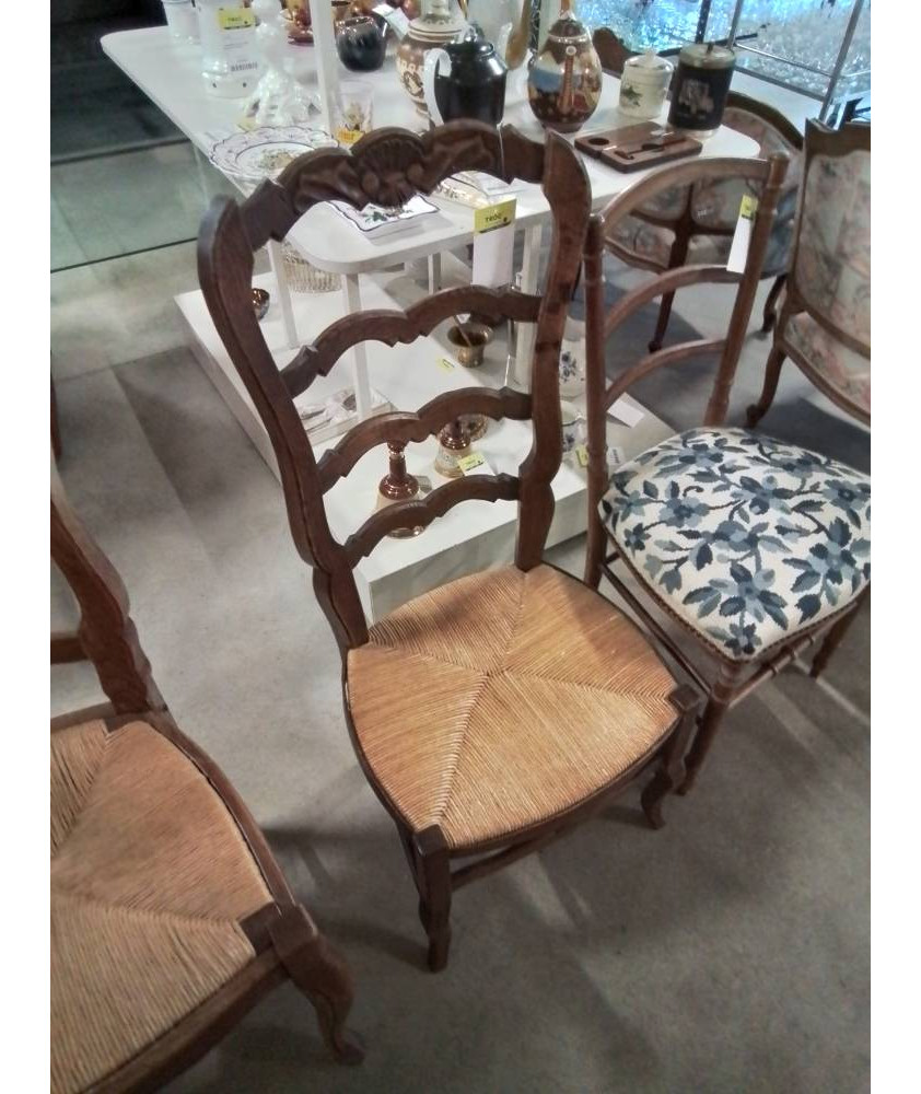 CHAISE BASSE BOIS PAILLÉ DOSSIER CHANTOURNÉ STYLE RÉGENCE COQUILLE 