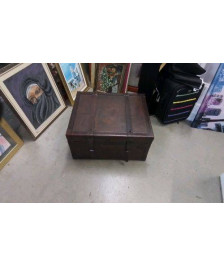 MALLE BOIS ET CUIR EN L\'ETAT (GRIFFURES)