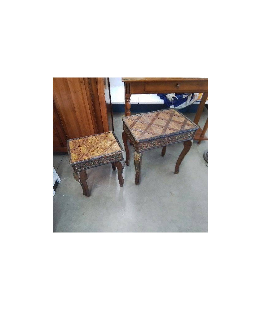 TABLES GIGOGNES STYLE ORIENTAL