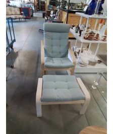 FAUTEUIL ET SON REPOSE PIEDS BOIS CLAIR ET TISSU GRIS