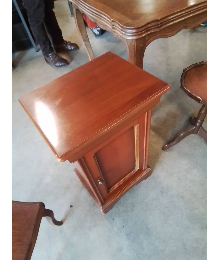 CHEVET BOIS CLAIR MOULURÉ 1 TIROIR 1 PORTE STYLE LOUIS PHILIPPE 