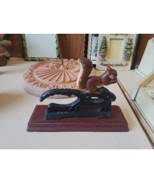 CASSE NOIX ÉCUREUIL 