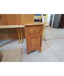 CONFITURIER DE STYLE RUSTIQUE EN CHENE DORÉ