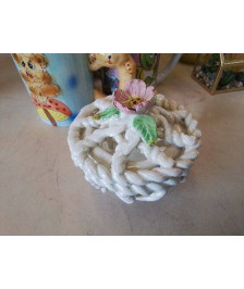 BONBONNIÈRE EN FAÏENCE TRESSÉ 