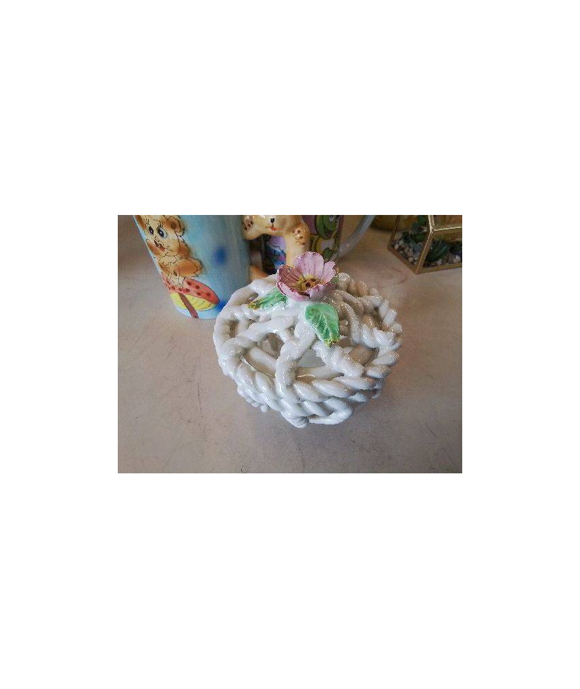 BONBONNIÈRE EN FAÏENCE TRESSÉ 