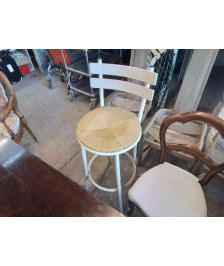 CHAISE HAUTE BLANCHE EN FER PAILLÉ 