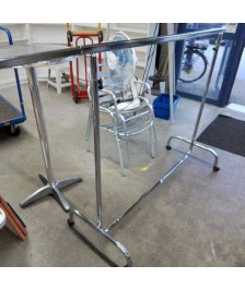 PORTANT VETEMENTS A ROULETTES